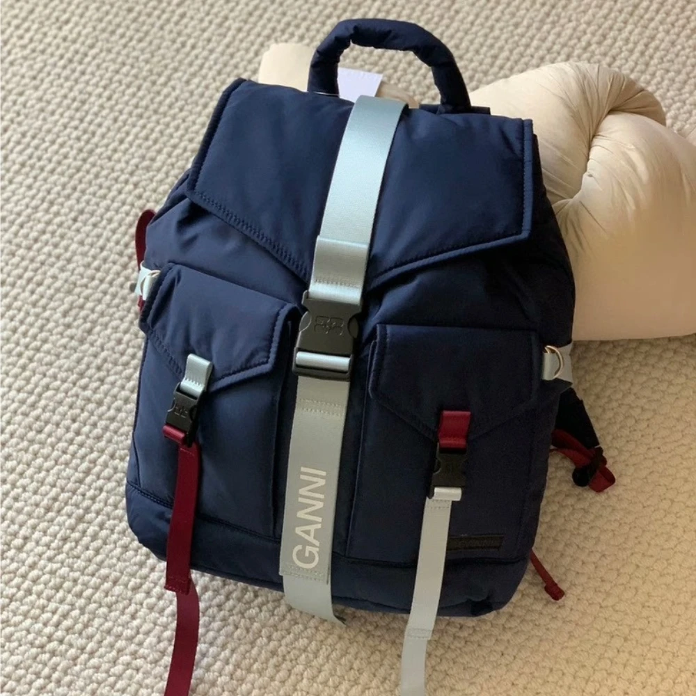 Luxury Re-Tech Backpack Women  - đánh giá và giá Canvas Backpack Casual